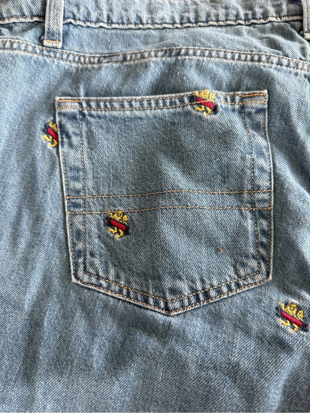 VTG Style Tommy Hilfiger Allover Embroidered Crest Monogram Boyfriend Jeans - Picture 8 of 9